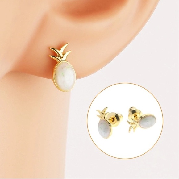 HP🌸Dainty Gold tone Opal Pineapple Stud Earrings - Picture 2 of 4